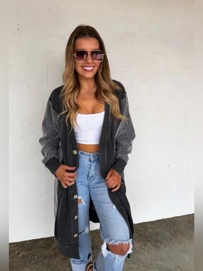 Desi Sweatshirt Cardigan in Black